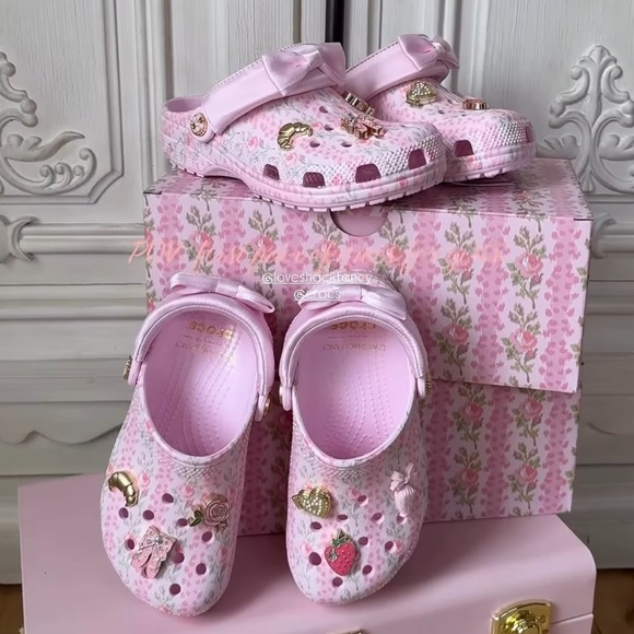 LoveShackFancy Other - 🎀CROCS Kids' x LoveShackFancy Bow Back Classic Clog PINK MILK with Charms🎀
